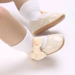 کفش نوزادی دخترانه طرح ورنی پاپیون - تصویر 6