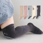 جوراب بچه گانه اسپرت ساق بلند طرح پیشی کیوت - تصویر 3