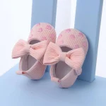 پاپوش نوزادی دخترانه طرح پاپیون قلبی - تصویر 4